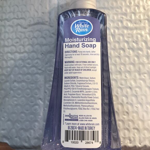 WHITE RAIN Bath Set: Moisturizing Shampoo,Conditioner,Hand Soap & Razors - Picture 7 of 12